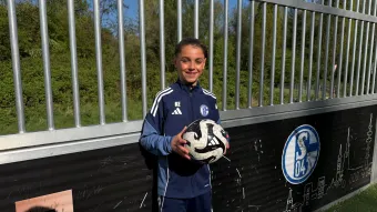 Karim ist über das Bolzplatzprojekt zu Schalke 04 gekommen.