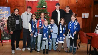 Schalker Lizenzspieler zu Gast in der Kinderklinik Buer
