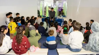 Vitalie Becker liest vor bei Leseinitiative