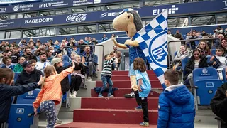 ERWIN bei der Auslosung in der Arena.