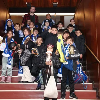 Lizenzspieler von Schalke 04 zu Besuch in der Kinderklinik Buer und in der Schauburg