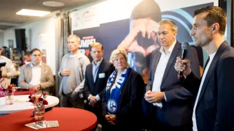 Matthias Tillmann bei einer Podiumsdiskussion zu Kumpelherz