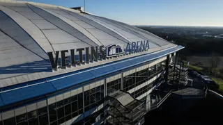 Die VELTINS-Arena fotografiert aus der Luft.